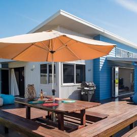 Ocean Blue, sunny beach home close to surf & shops