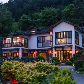 Shuimu Xiaoxiang Rural Retreat Near Zhangjiajie National Forest Park With Mountain Views Authentic Chinese Village Life Quiet Nature Escapes And Local Culture For Discerning Travelers Seeking Serenity, отель в Чжанцзяцзе