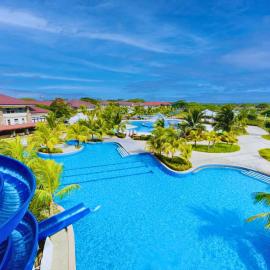 Aquamira Hotel & Resort – hotel w mieście Tanza