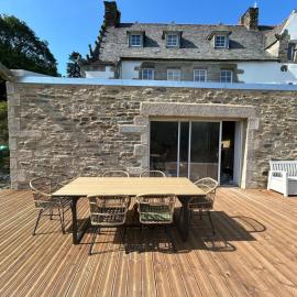 Appartement dans un moulin avec terrasse, hôtel à Plounéventer