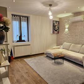 Spacious & Cozy - 3 Bedrooms, hotelli kohteessa Chasse-sur-Rhône