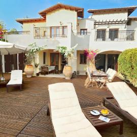 Aphrodite Hills 3 Bedroom with BBQ, Patio & View, hotel in Kouklia