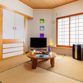 駐車場2台 海中道路や伊計島にアクセス良好 和室付き 最大5名宿泊施設 Guest house mum