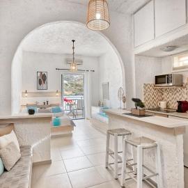 CENTRAL Amazona Apartments, hotel in Agia Pelagia