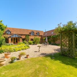 Spacious 5 bed Barn in the Heart of Worcestershire, hotel en Lineholt