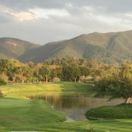 B&B on a top Golf Course just outside Chiangmai, hotel em Mae On