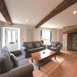 Flexible Accommodation - Newly renovated characterful cottage