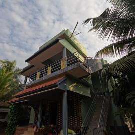 Alpha Homestay, hotel a Kāsarkod
