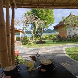 Pasir Putih Cottage - Menjangan, hotel in Banyuwedang