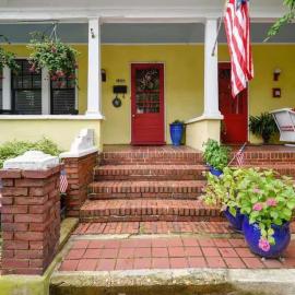 Historic Row Home 1 Block from Gate 1 at USNA, hotel v mestu Annapolis