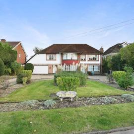 6-Beds, Private Road, Beautiful Garden