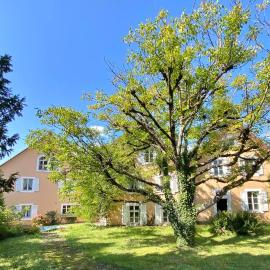 Charmant gîte vosgien avec 13 chambres pour 30 personnes, hotel in Fellering
