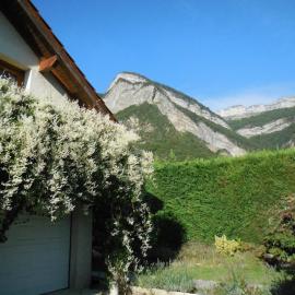 Appartement dans maison au pied des montagnes