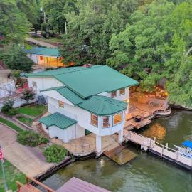 Lake Haven Estate with Hot Tub, Game Room and Pontoon Boat, 4BR, 4 Bathoom, 2 Kitchens, hotel v destinácii Hot Springs