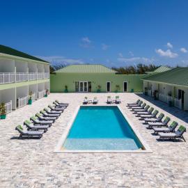 Ocean Breeze Resort، فندق في Whitby
