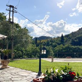 Giardino sul Fiume, Oasi di Relax con Vista e Parcheggio Privato a 10 min dal centro