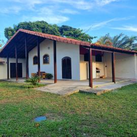 Casa encantadora 900m da PRAIA de Itaipuaçu, hotel in Maricá