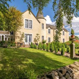 Luxury 5-Bed Country Retreat in the Angus Glens, hotel a Glenogil