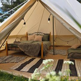 Glamping & Homestay in Kihnu, хотел в Rootsiküla