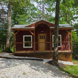 Lazy T Cabins - Glacier, hotel in Robbinsville