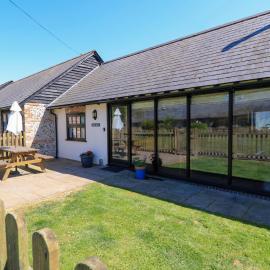 New Barn, Hotel in Winterborne Stickland