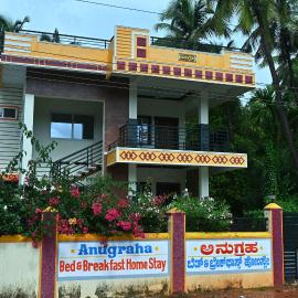 Anugraha Bed&Breakfast Homestay, hotel i Kumta