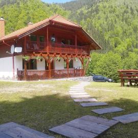Cottage Piatra Craiului, hotel in Zărneşti