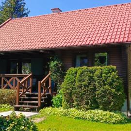 Domek rustykalny z sauną i prywatną kładką nad samym jeziorem, hotel a Leleszki