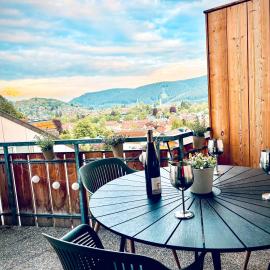 Balkon mit Schwarzwaldblick, Hunde frei, Tischfußball, Parkplatz, familienfreundlich