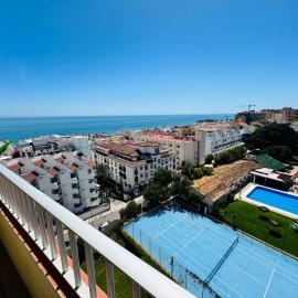 NEW Carihuela Park Luxury close to beach, hotel in Torremolinos