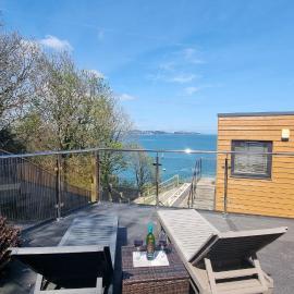 TWIN COVES at Curlew 1, The Cove, Brixham, hotel in Brixham
