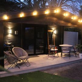 White River Retreats luxury lodges with Private Wood Fired Hot Tubs, hotel u gradu Chwilog