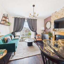 Central Falmouth Flat with Free Parking