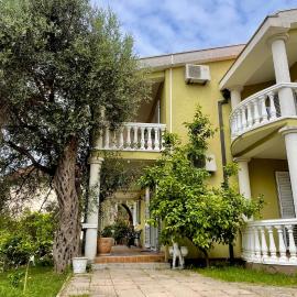 Villa Green Olive Bar, Hotel in Šušanj