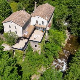 Maison Hélice - gîte en bord de rivière - Ardèche, Hotel in Antraigues