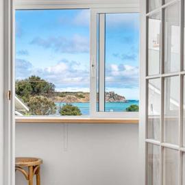 The Coach House Waterfront dog friendly, hotel in Victor Harbor