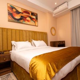 hotel saraya, hotel v mestu Oran