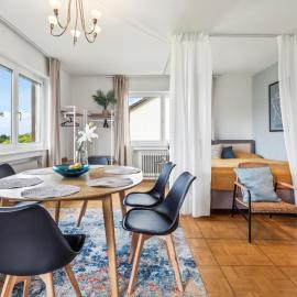 Stylish Oasis with Panoramic view, hotel i Denzlingen