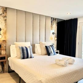 The Royal Suite - Hot Tub - Free EV Chrger, hotell i Boischâtel