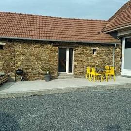 gite, Hotel in Sainte-Marguerite-dʼElle