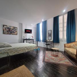 Le Bourbon: Châtellerault şehrinde bir otel
