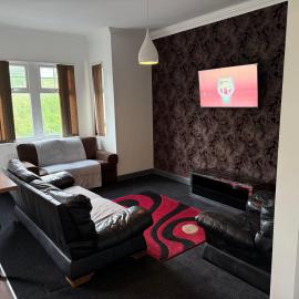 Lux spacious 3BR entire apartment, hotel v destinácii Wakefield