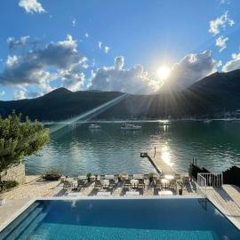 Seaside Apartments - Adults Only, hotelli kohteessa Yénion