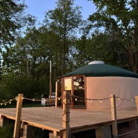 Glamping "Letnisko WISOLA", hotel Ciemnik városában