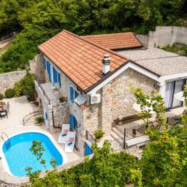 Villa Toscana - Charming stone Villa with private pool & garden, hotel en Grižane