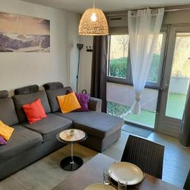 T2 familial 4-5 pers, 2 chambres, bord de la neste, parking privé gratuit