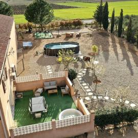 -Villa vigneronne moderne piscine et jaccuzi