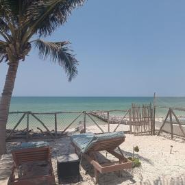 Oceanfront Living!, hotel em Chelem