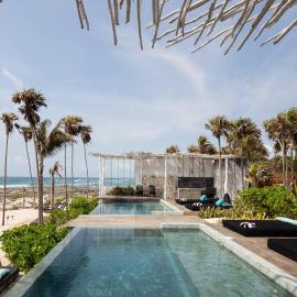 Luxury Oceanfront Estate with Pool, Staff, Sleeps 24, hotel i Tulum