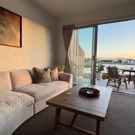 Charming Lakeview Golf Villa, hotel in Matarangi